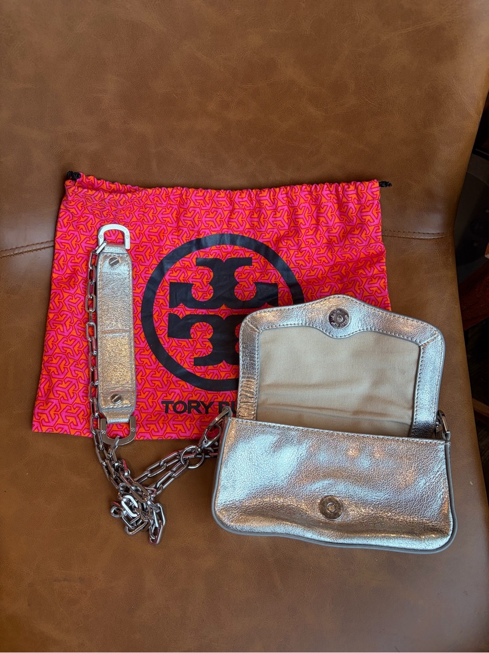 Tory Burch Reva Silver Metallic Leather Chain Crossbody Bag Clutch & Dustbag - Picture 3 of 11